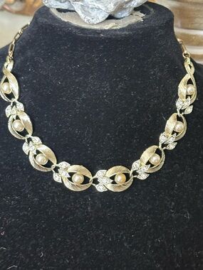 Vintage Lisner brushed gold-tone necklace